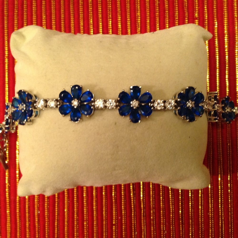 Blue cubic zirconia flower bracelet